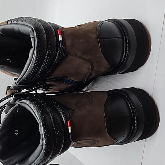 New Moncler Peka Trek hiking boots size 42, approx 8.5 - Picture 9 of 10